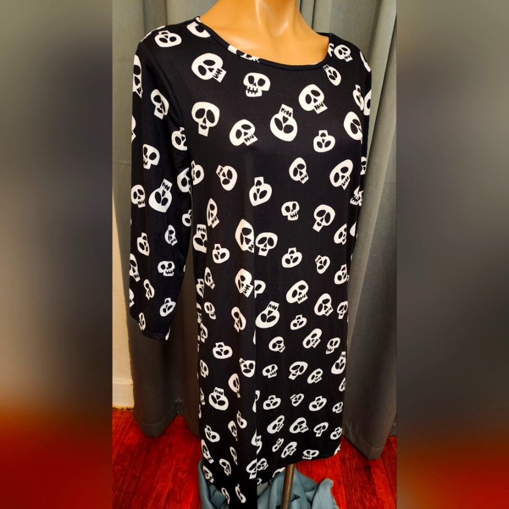 DRESS WORKS Black & White Skull Dress. New with Tags